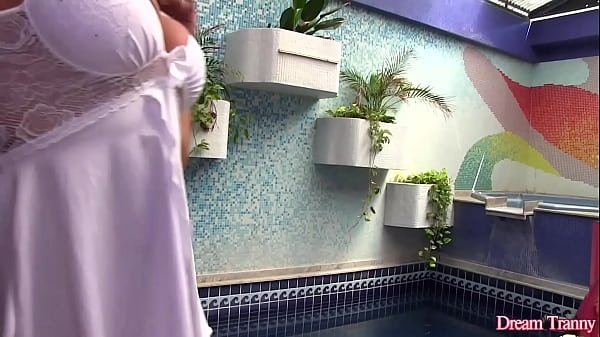 Sexy Tranny Alexia Rios Enjoys Piston Machine Fucking