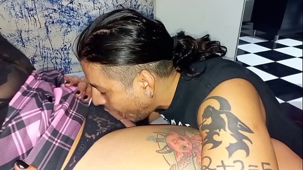 Le metí un cubo de hielo por el culo