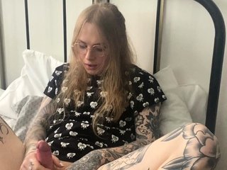 Shemale tranny enjoying solo masturbation