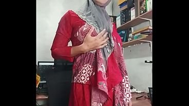 Hijab Ladyboys Cum Masturbating